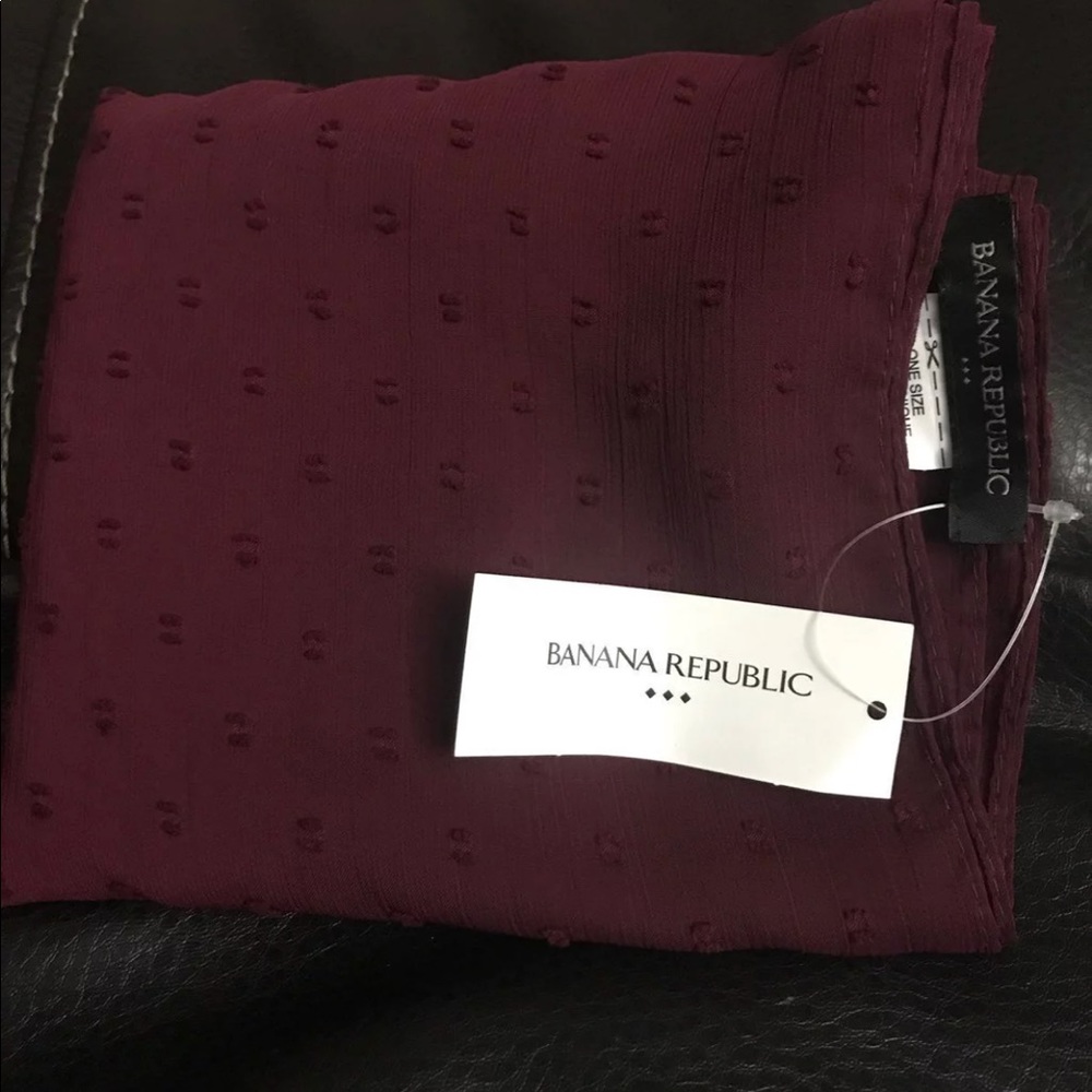 Maroon scarf